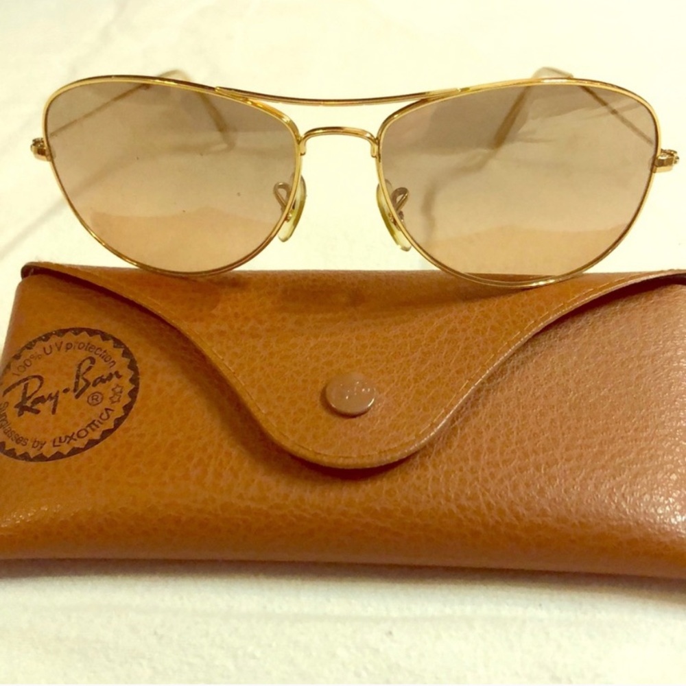 Perfect condition Gold Ray Ban “cockpit” Aviators